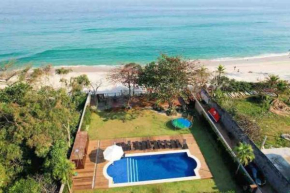 Casa alto padrão, condomínio pé na areia